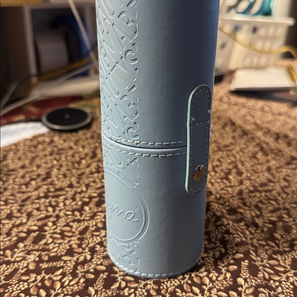 Sigma Beauty Brush CupHolder Sky Blue Embossed Travel Case Sturdy Snaps Together - Picture 3 of 7